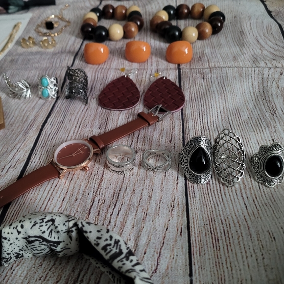 Last Call Jewelry & Accessories Bundle (31 pieces) - Picture 7 of 10